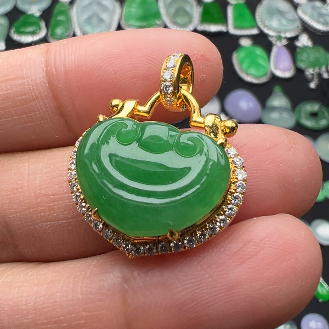 翡翠颈饰18K金镶嵌如意