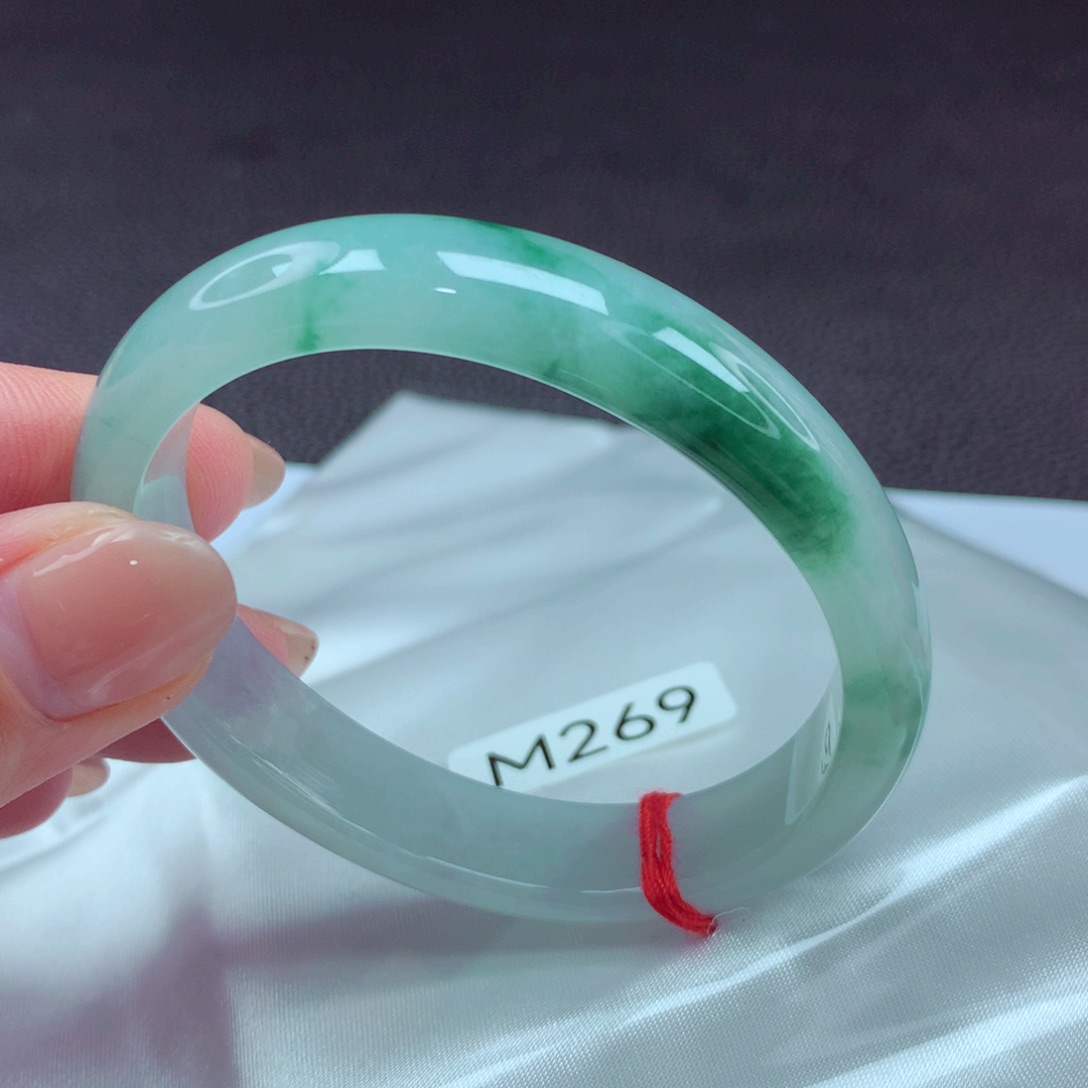 翡翠手镯未镶嵌手镯88