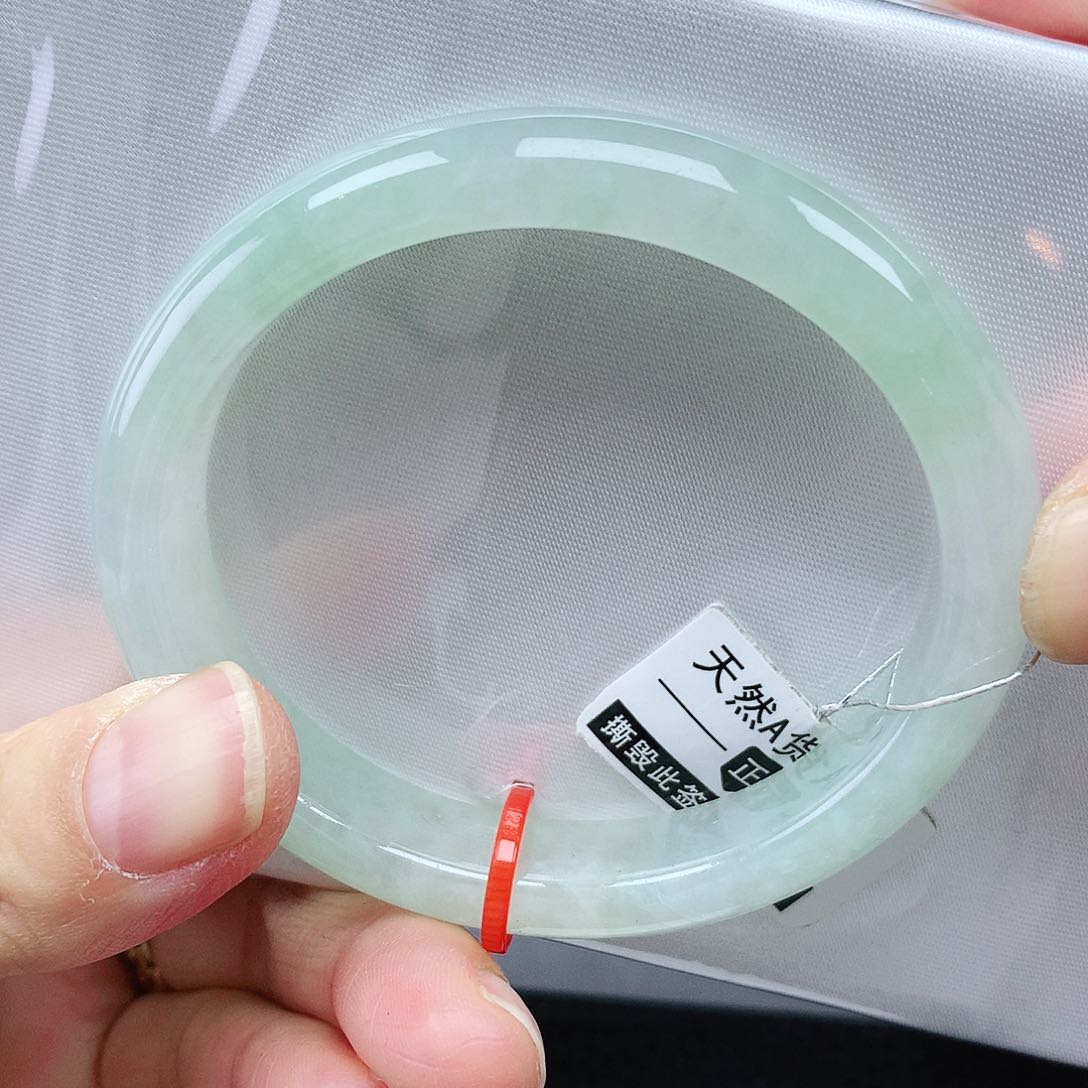 翡翠手镯未镶嵌54贵