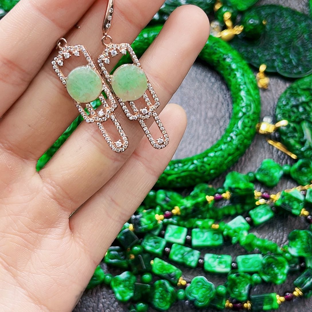 颈饰银S925镶嵌翡翠多样性