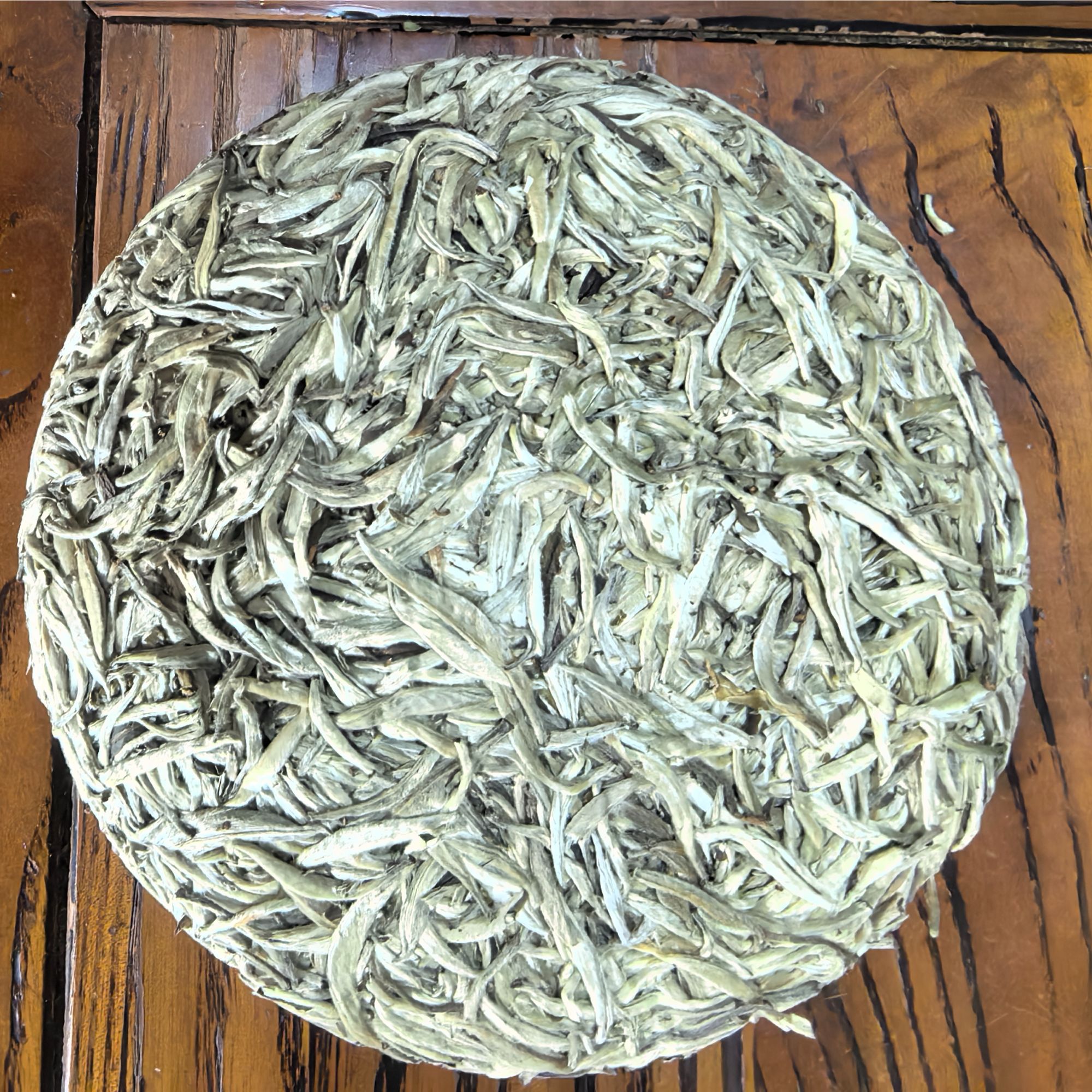 云南白茶高山生态凤七全芽白毫饼鲜爽甘甜白毫饼300g