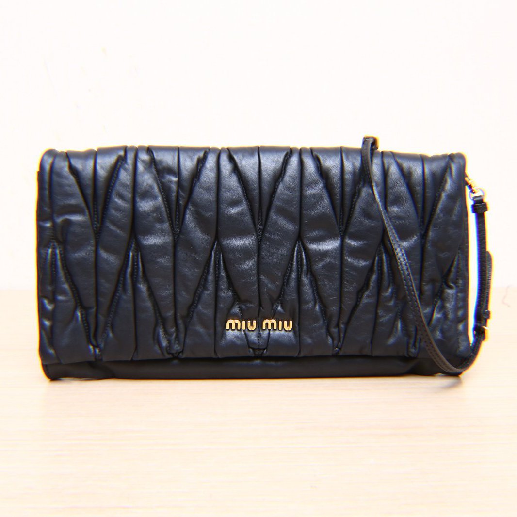 95新 MIU MIU/缪缪 黑黑精选999171 黑色 皮革S 金扣 单肩包