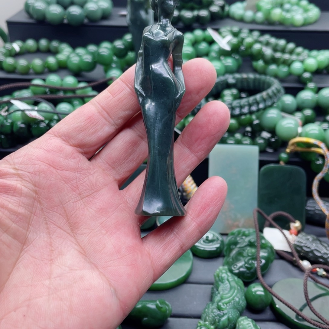 k***s和田玉（碧玉）未镶嵌颈饰