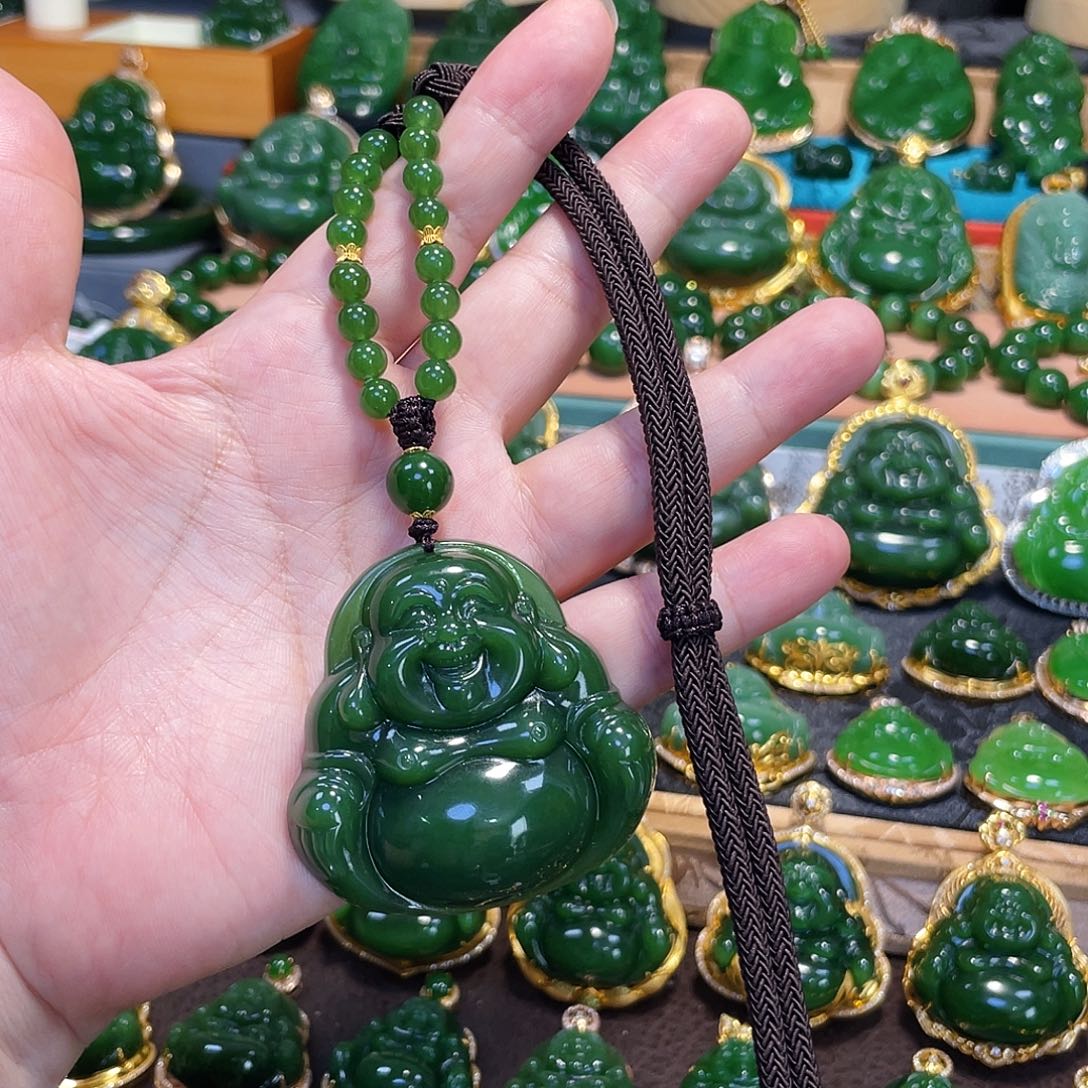 淡***风和田玉（碧玉）未镶嵌颈饰辣绿佛公51mm