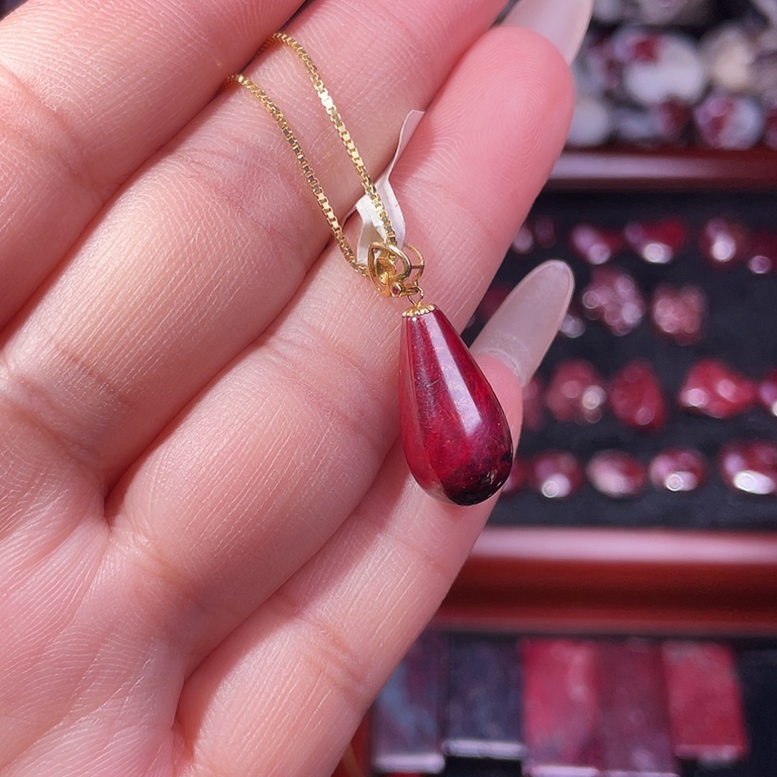 天然辰砂天然朱砂水滴吊坠