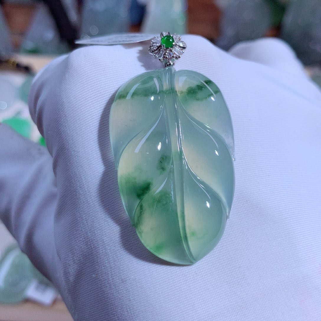 翡翠颈饰18K金镶嵌叶子