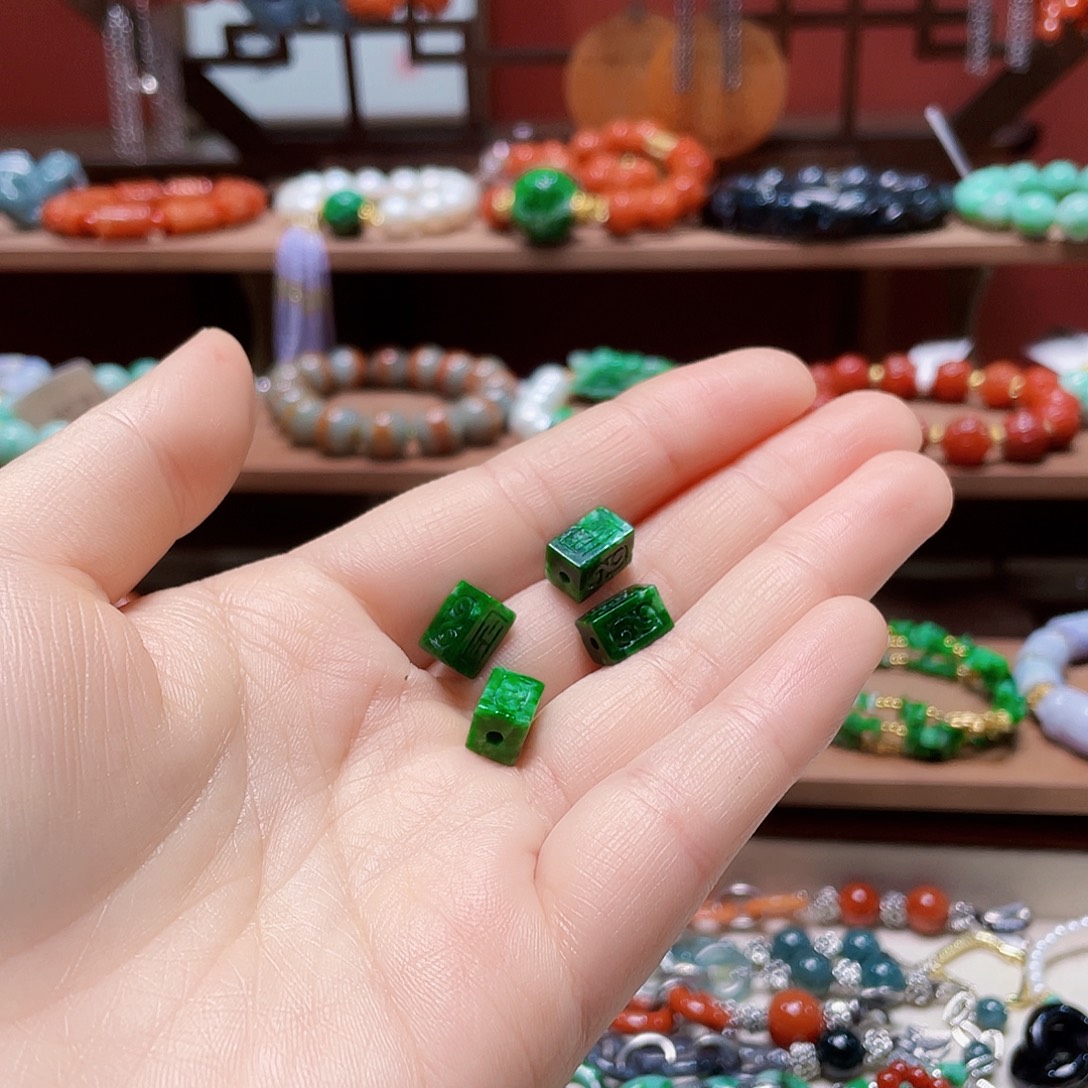 ****逸翡翠未镶嵌手链饰品