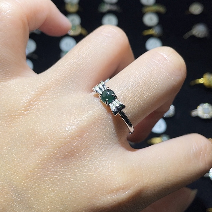 翡翠未镶嵌戒指戒指