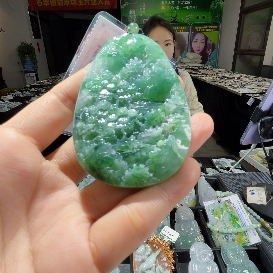 颈饰未镶嵌翡翠一