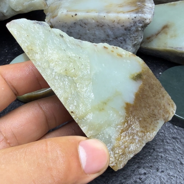和田玉（糖玉）未镶嵌珠宝奇石