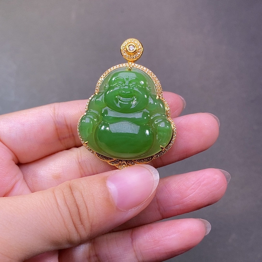 子***森颈饰18K金镶嵌和田玉