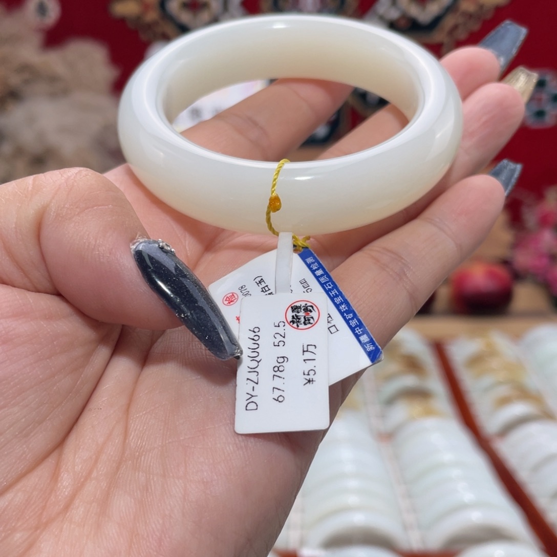 未镶嵌手镯和田玉女款和田玉手镯