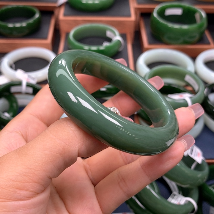 和田玉（碧玉）手镯未镶嵌浅**吟
