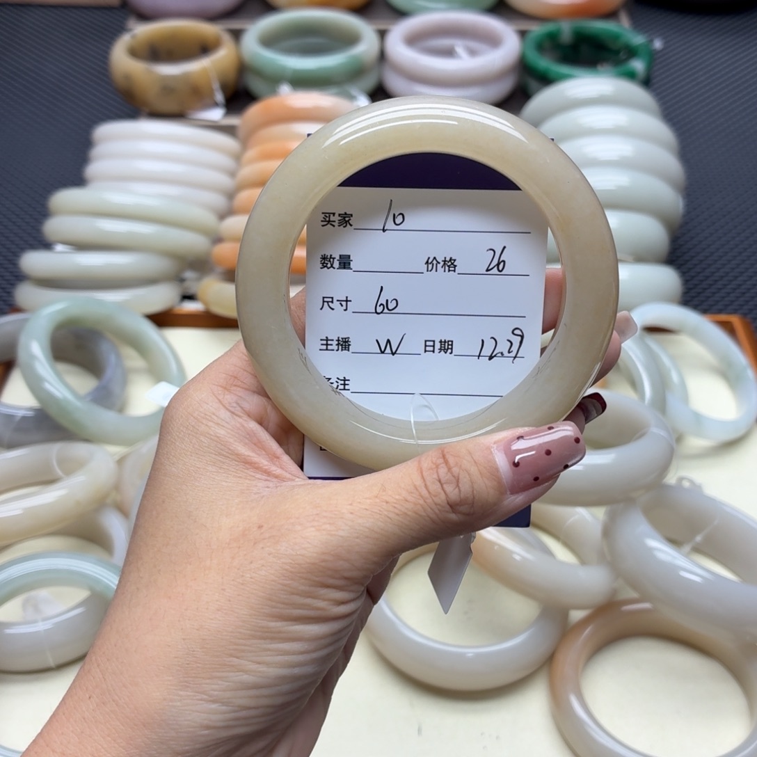 石英质玉未镶嵌手镯