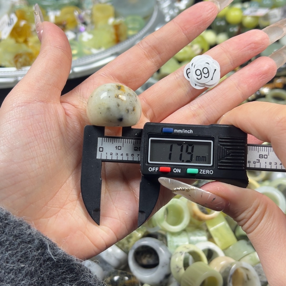 蛇纹石玉未镶嵌戒指