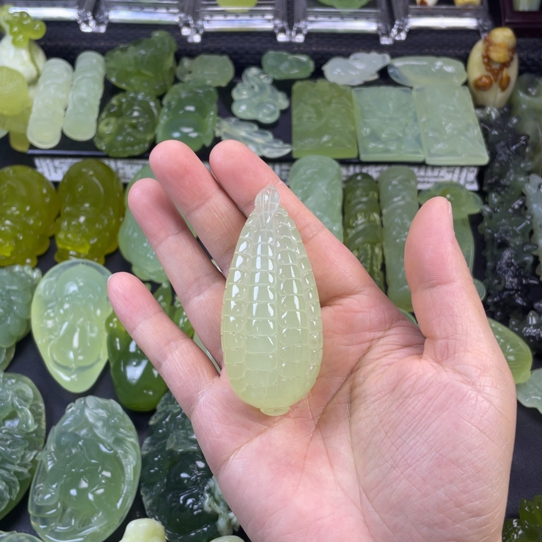 蛇纹石玉未镶嵌珠宝奇石