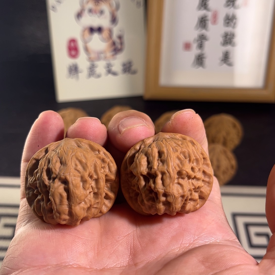 文玩核桃吊坠野狼