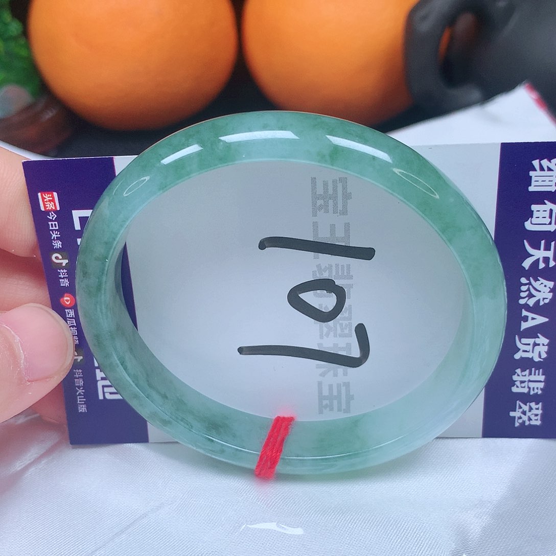 翡翠手镯未镶嵌57圈口