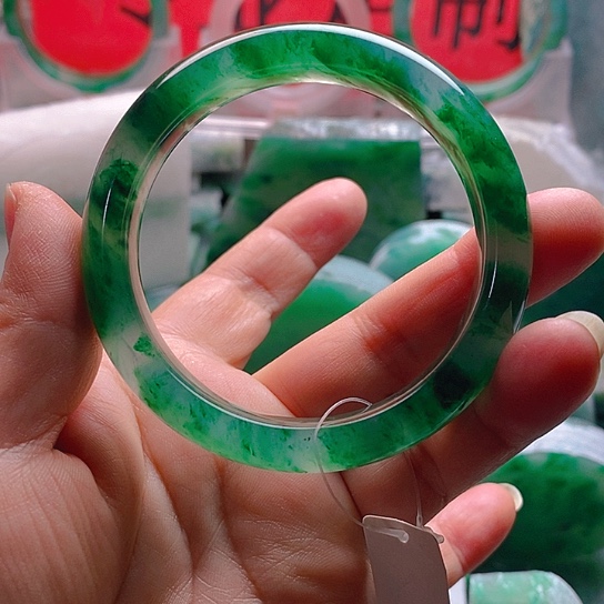 石英质玉手镯未镶嵌汉*刀