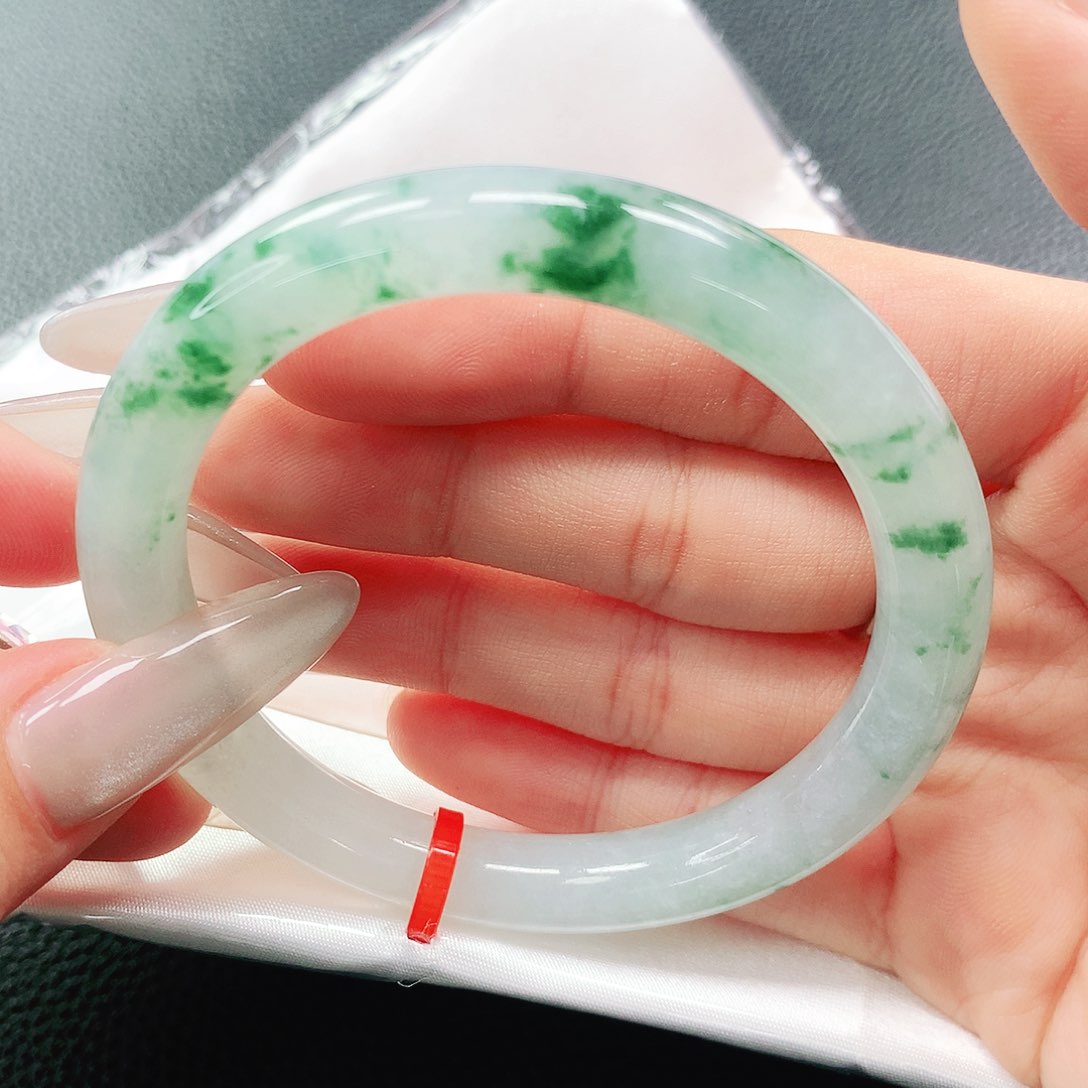 翡翠手镯未镶嵌52+圈