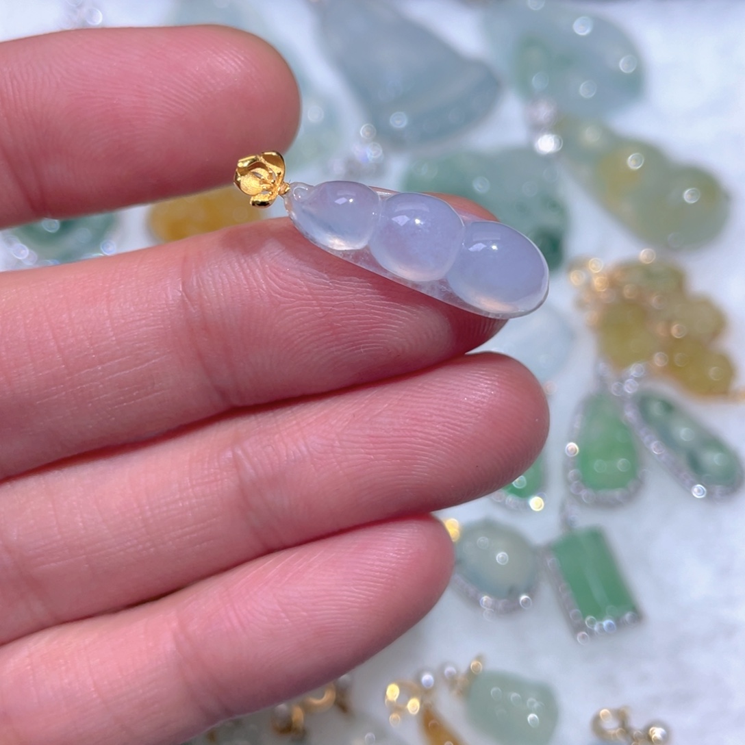 翡翠18K金镶嵌颈饰翡翠