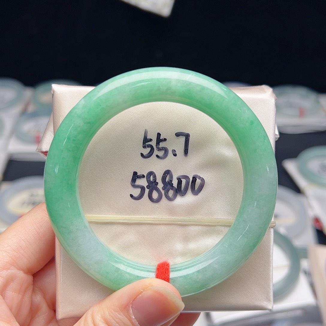 翡翠未镶嵌手镯（圆镯）