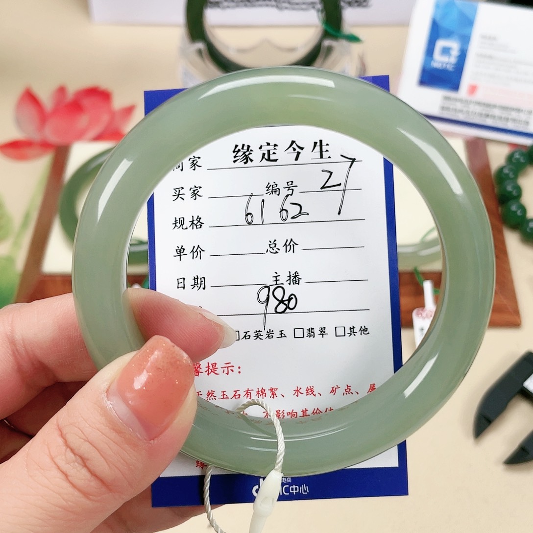 和田玉手镯未镶嵌