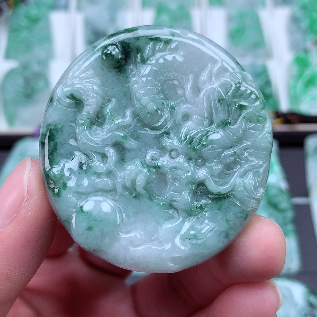 翡翠颈饰未镶嵌翡翠吊坠