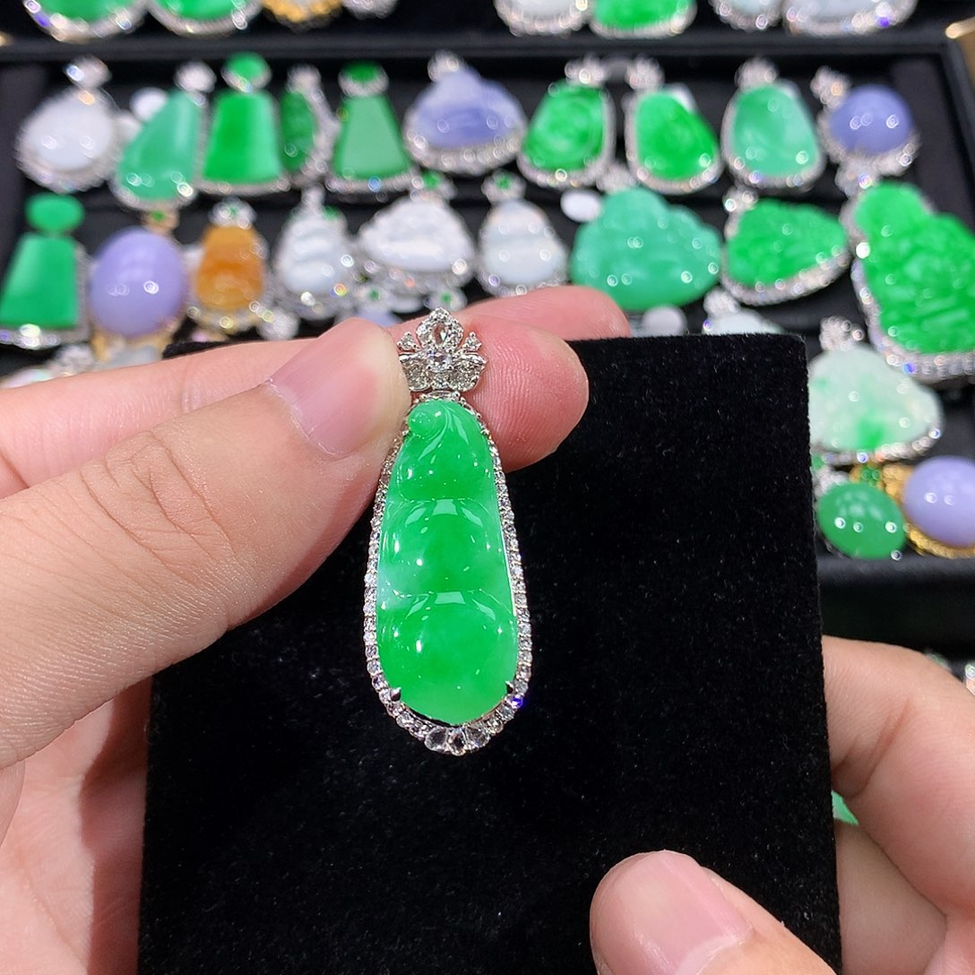 翡翠18K金镶嵌颈饰