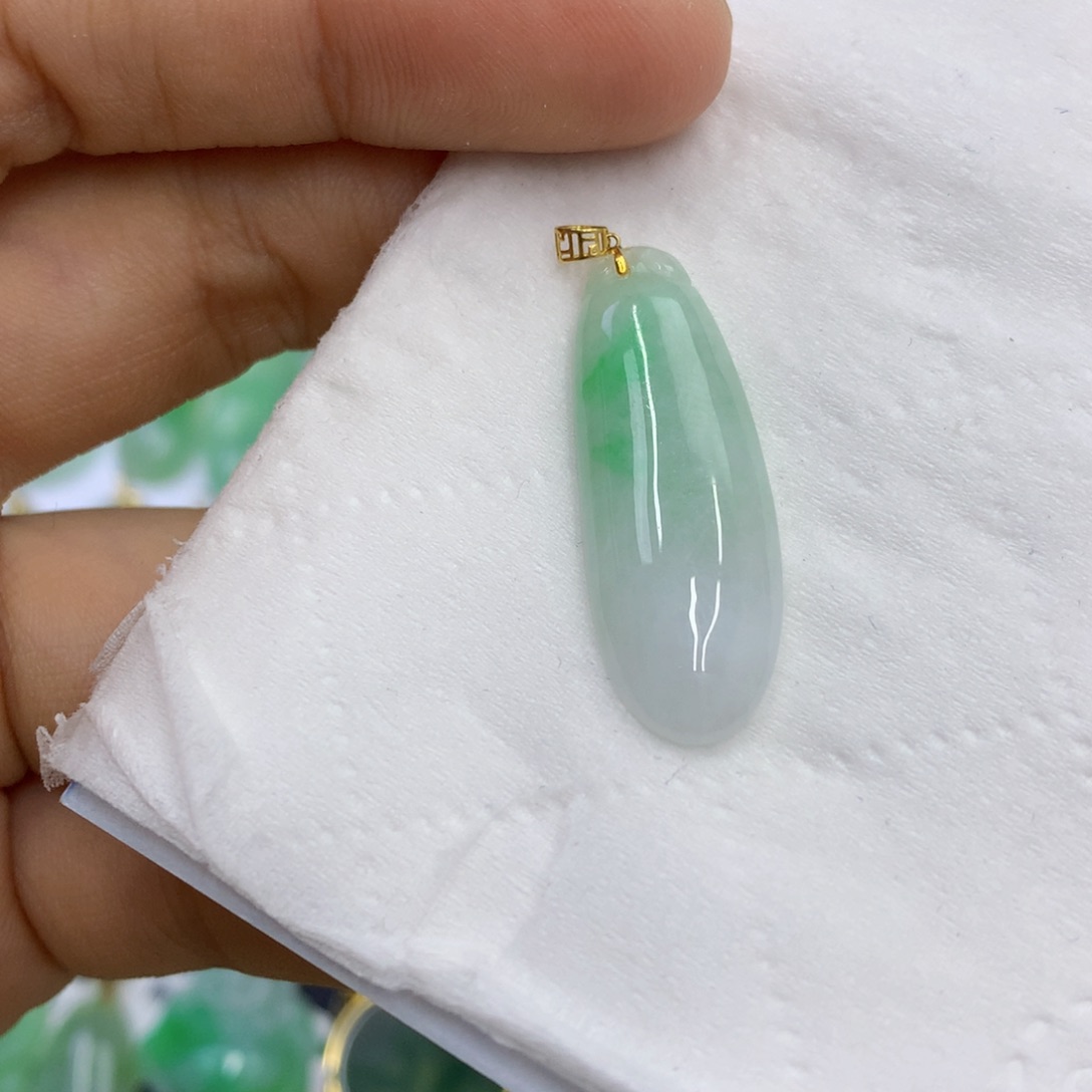 翡翠18K金镶嵌颈饰翡翠