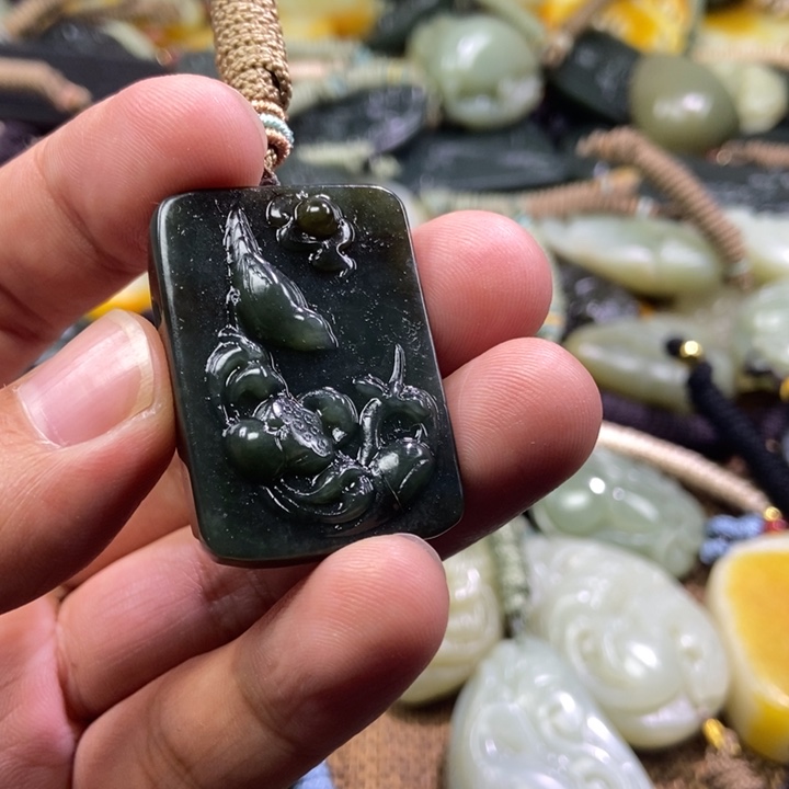 和田玉未镶嵌颈饰