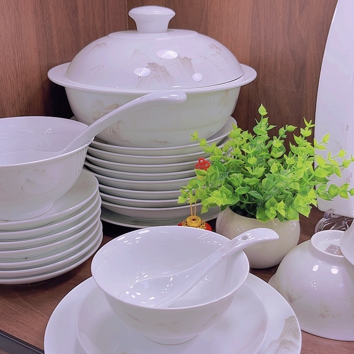 45%以上骨粉骨瓷水墨云山米饭碗单拍