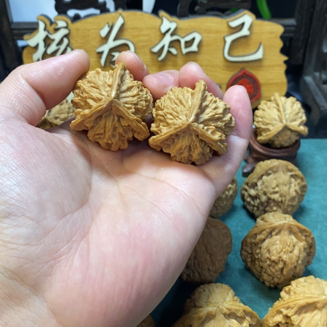 文玩核桃把件盘山三棱37全品