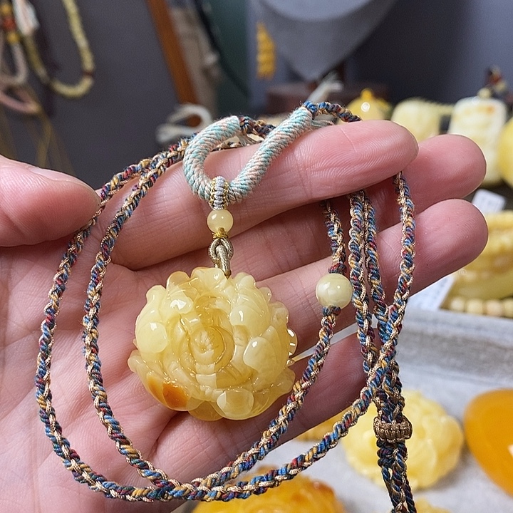 琥珀未镶嵌裸石牡丹花