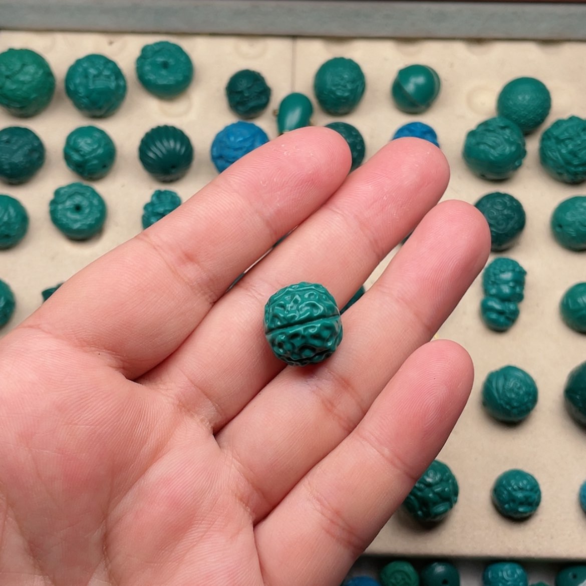 【闪购商品】玻璃颈饰金刚17×15一个