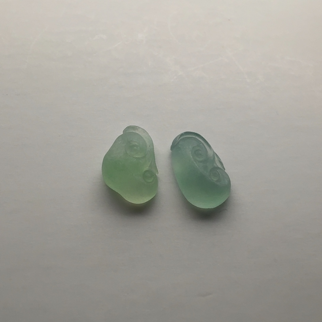 翡翠颈饰未镶嵌高冰一对如意