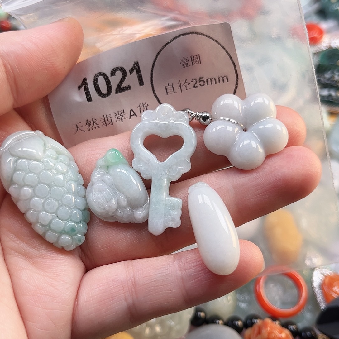翡翠未镶嵌颈饰哈哈哈