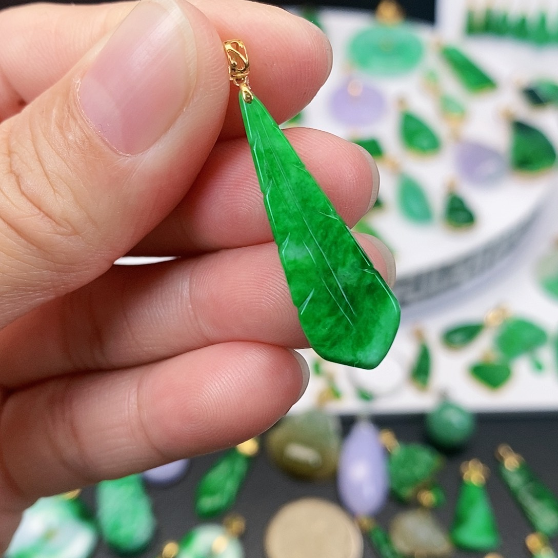 翡翠吊坠(不含链)18K金镶嵌