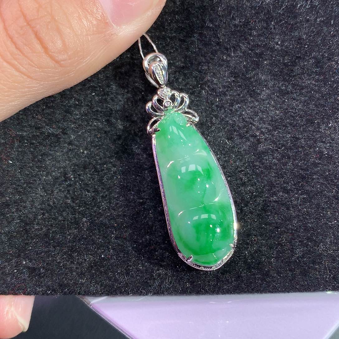 翡翠吊坠(赠链)18K金镶嵌