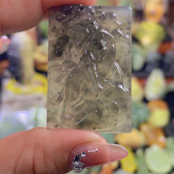 蛇纹石玉颈饰合金