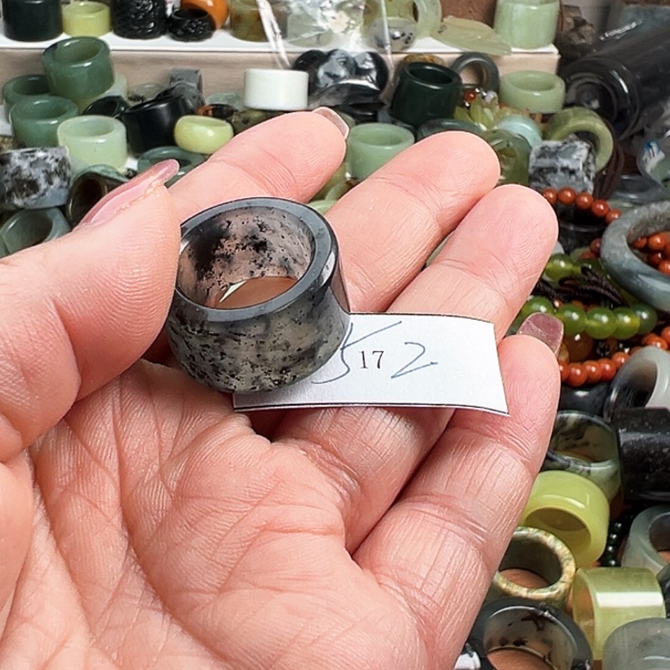 【闪购商品】未镶嵌蛇纹石玉戒指?****。