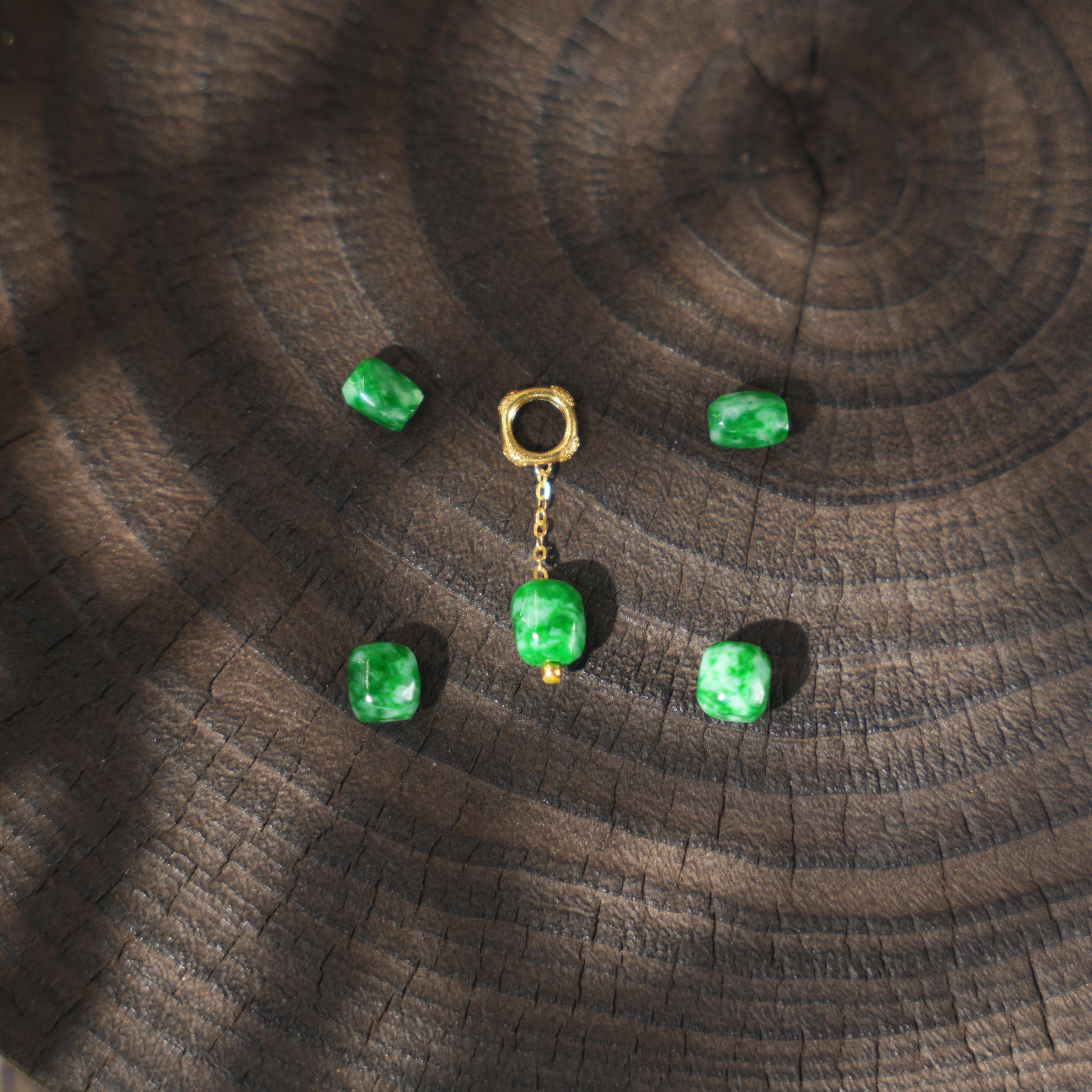 方块翡翠路路通-天然A货翡翠18K金吊坠（多样性发其一）