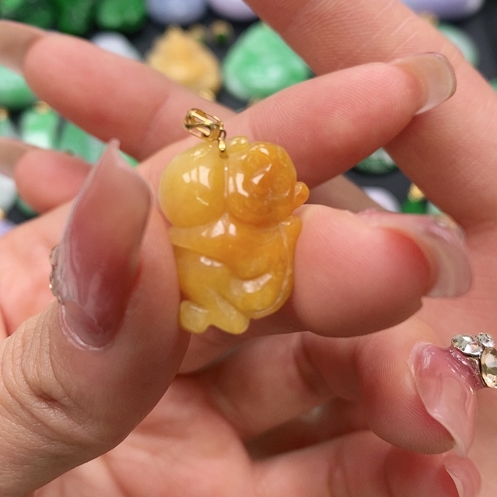 翡翠颈饰未镶嵌吊坠