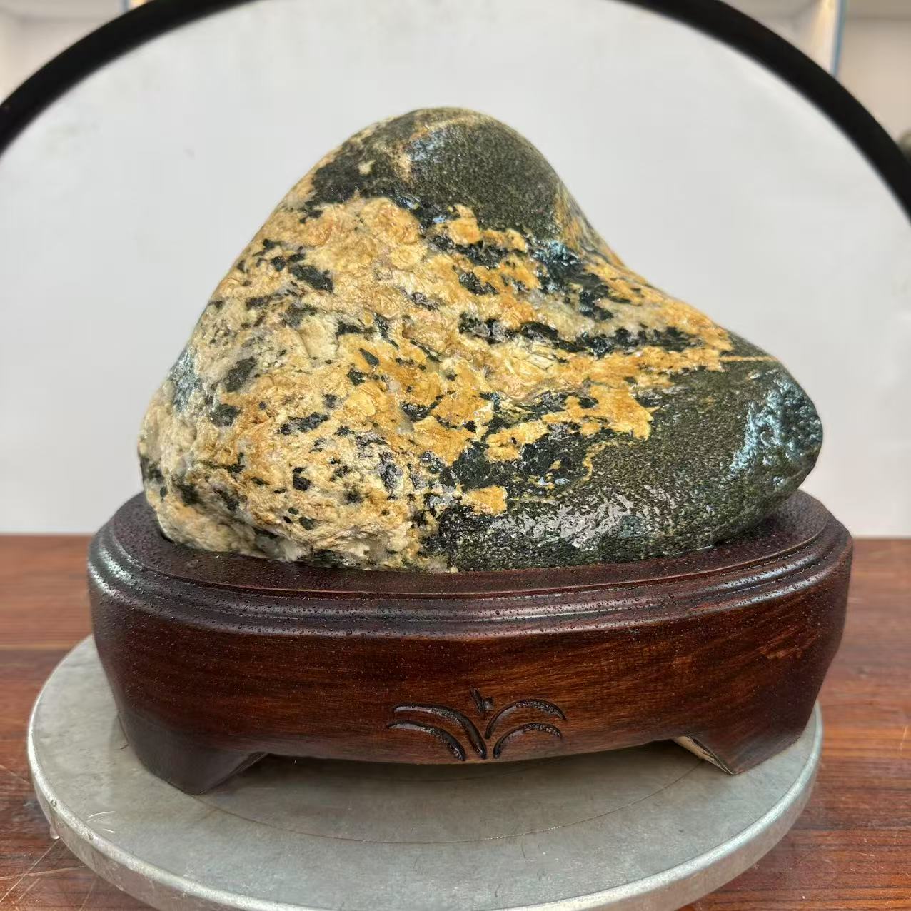 《靠山石17号》，尺寸：长28*高22*厚22cm，重量21斤。室内摆件