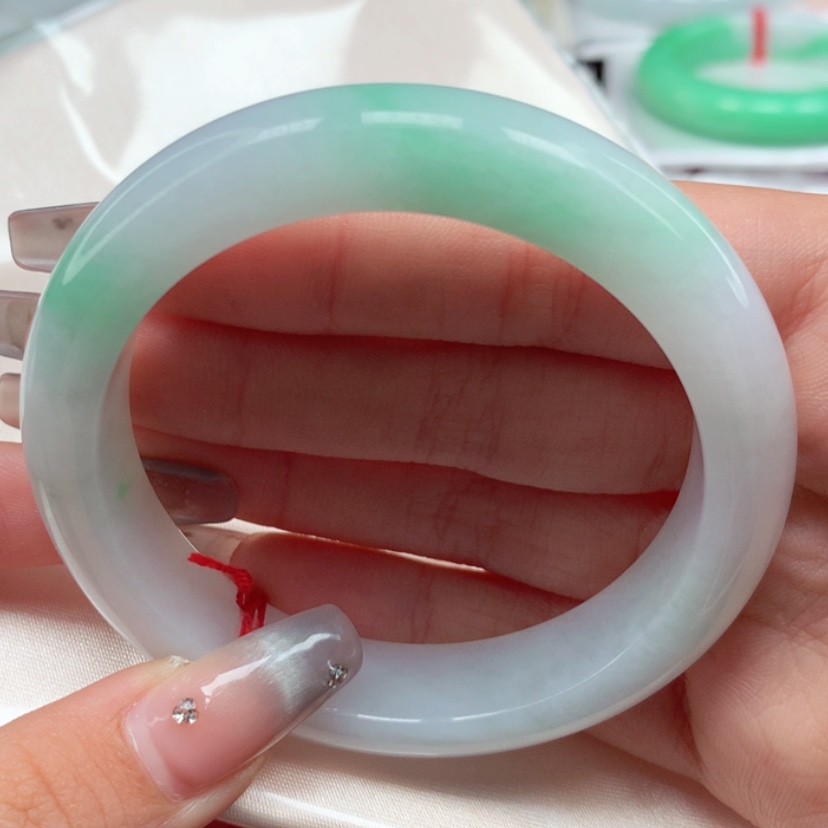 【闪购商品】翡翠手镯未镶嵌?*?55圈