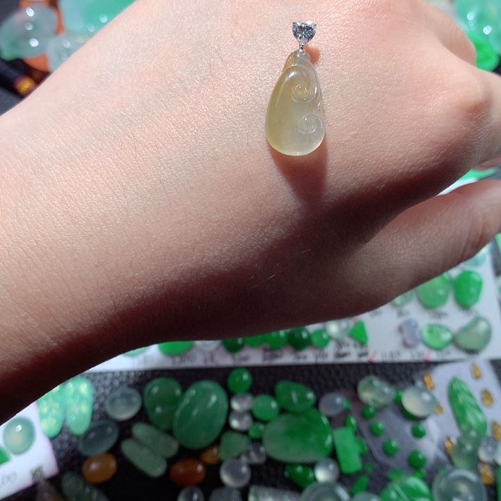 翡翠未镶嵌颈饰翡翠