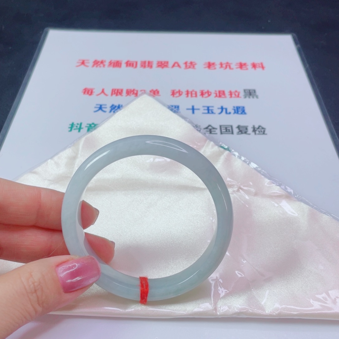 翡翠手镯未镶嵌八***?天然