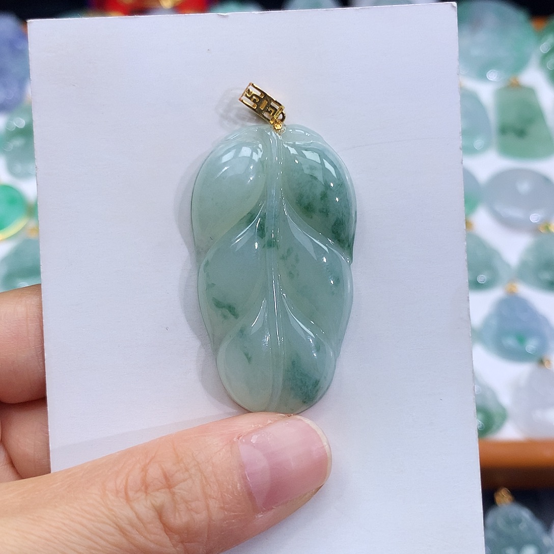 翡翠18K金镶嵌颈饰翡翠吊坠