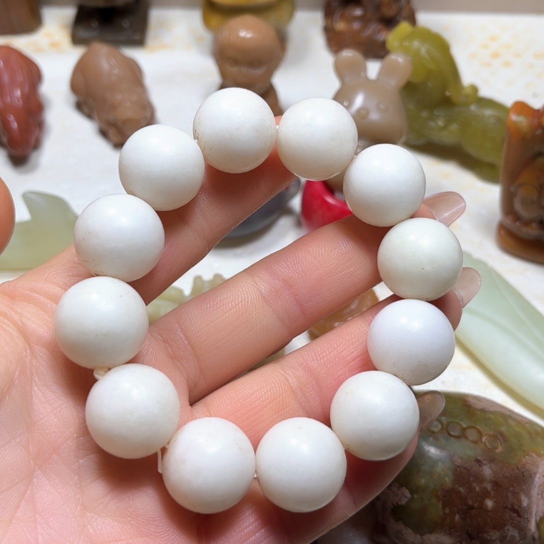 白玉菩提吊坠白玉菩提吊坠