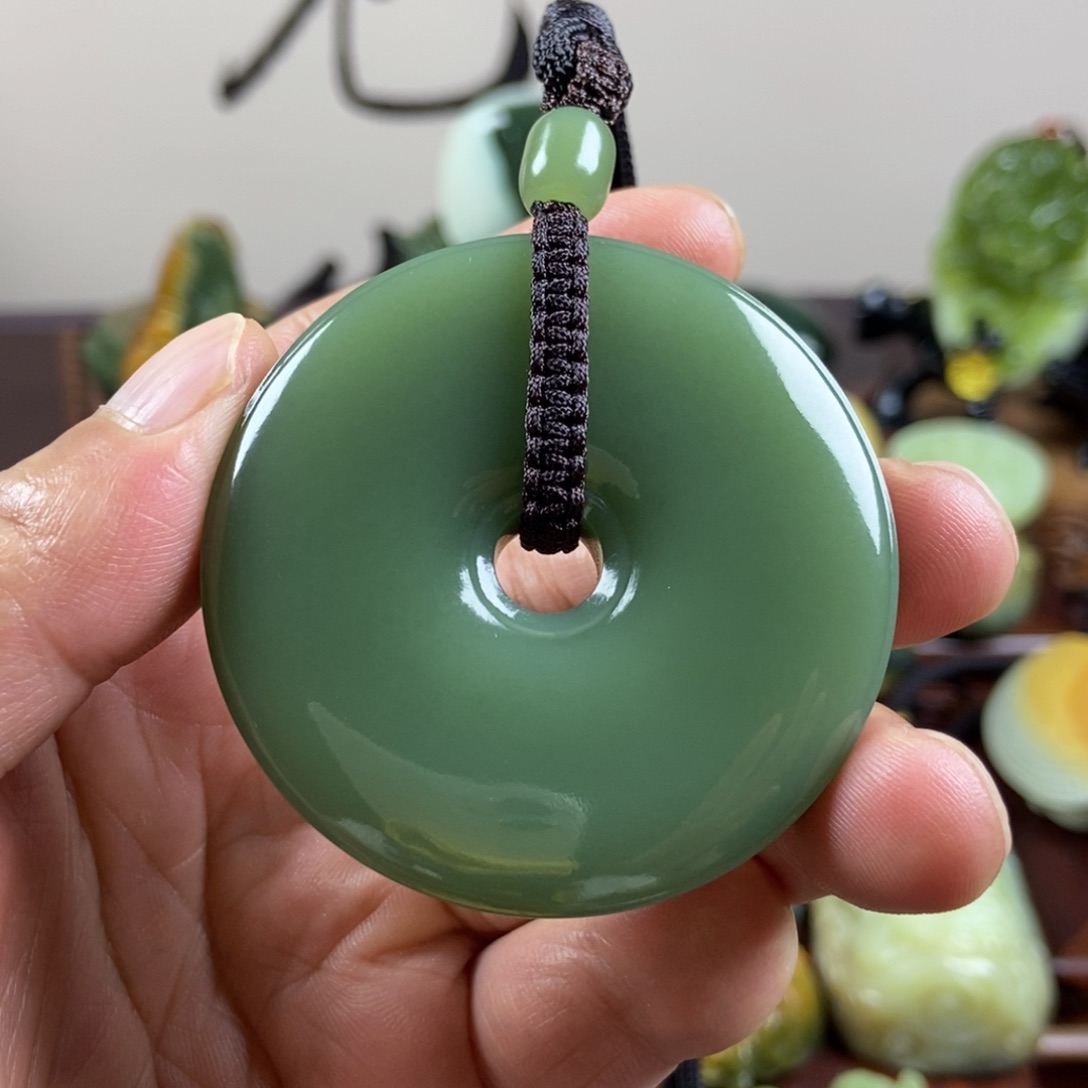 ****山未镶嵌岫岩老玉（透闪石质玉）珠宝奇石